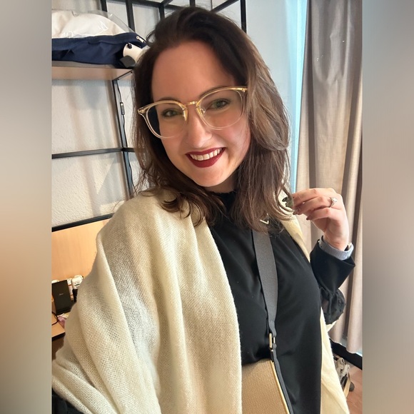 Meet your Posher, Rachel - Picture 2 of 12